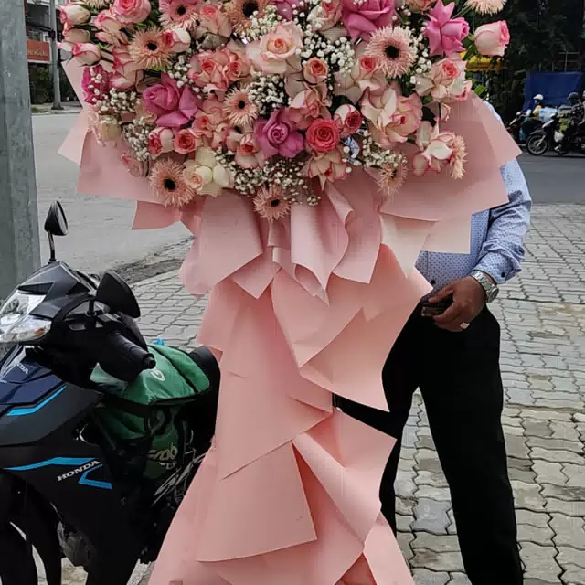 Hình ảnh hoa giao hàng thực tế